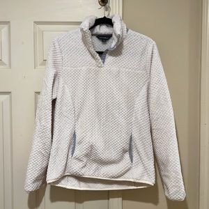 Eddie Bauer Women’s heavy fleece (waffle pattern) pullover. Size Medium